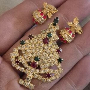 vintage rhinestone holiday Christmas tree brooch & ornament Clip earrings